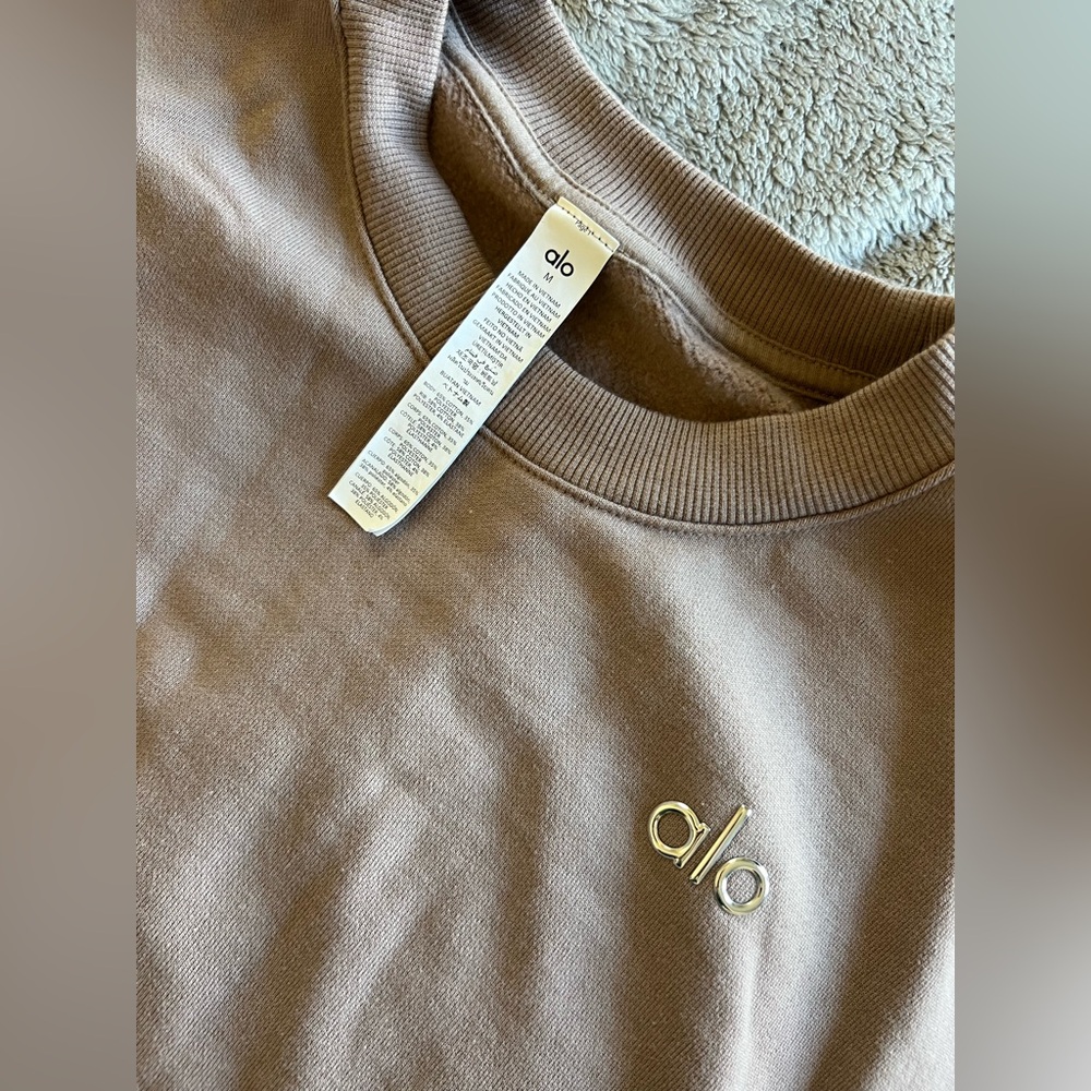 Alo Yoga Accolade Crew Neck Pullover Gravel Tan Medium - Picture 4 of 5